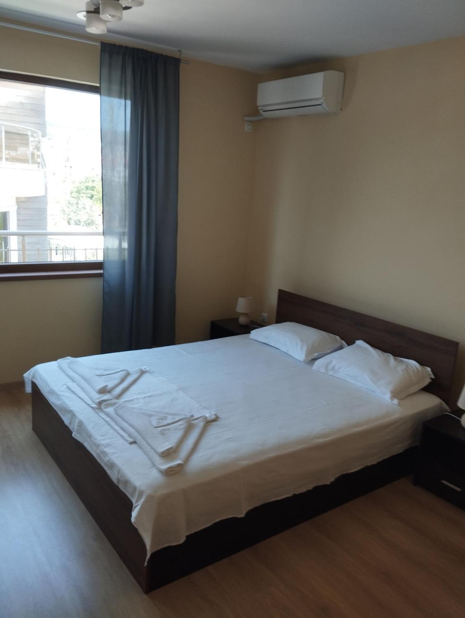 Alfa Guest Rooms With Parking Варна Экстерьер фото