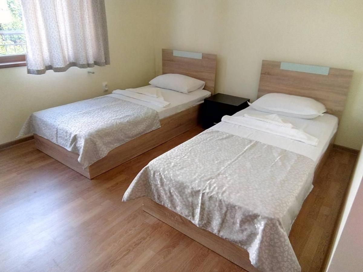 Alfa Guest Rooms With Parking Варна Экстерьер фото