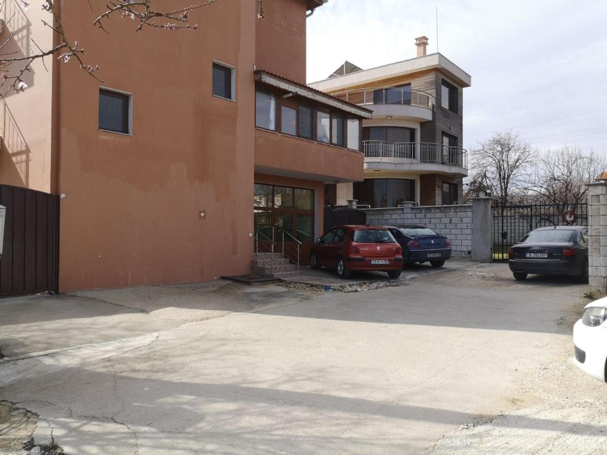 Alfa Guest Rooms With Parking Варна Экстерьер фото