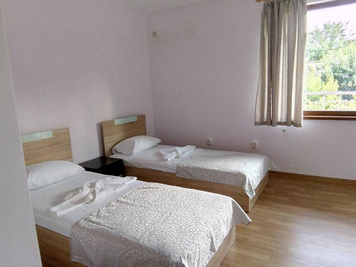 Alfa Guest Rooms With Parking Варна Экстерьер фото