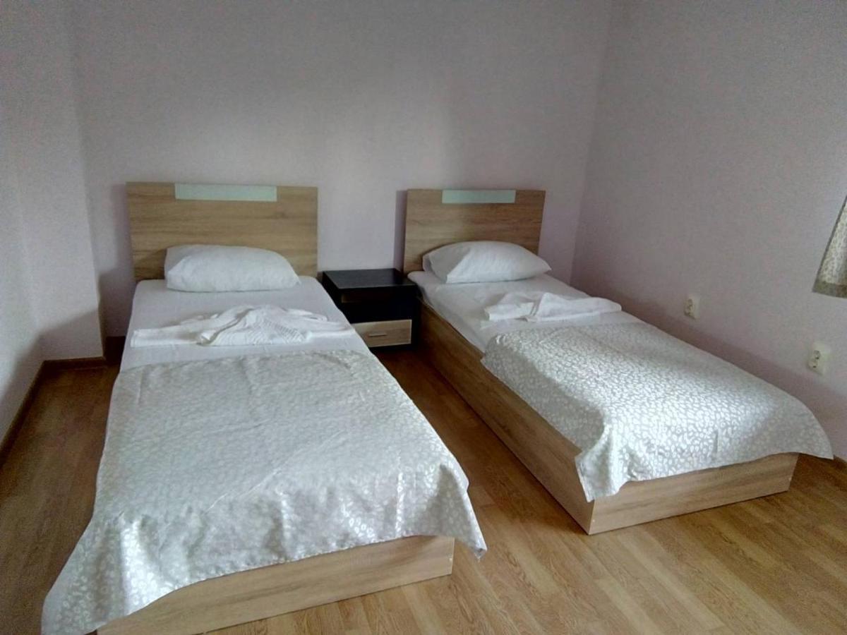 Alfa Guest Rooms With Parking Варна Экстерьер фото