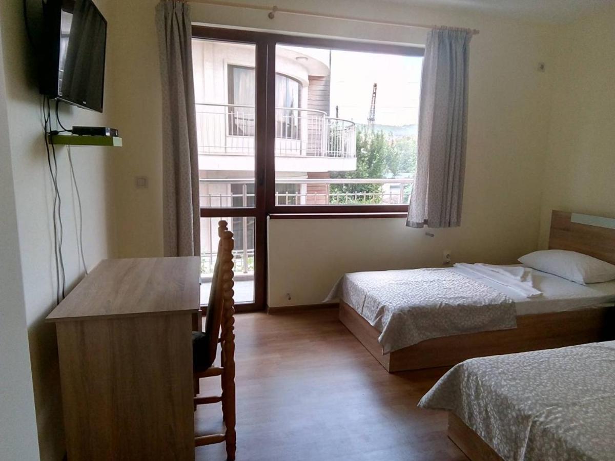 Alfa Guest Rooms With Parking Варна Экстерьер фото