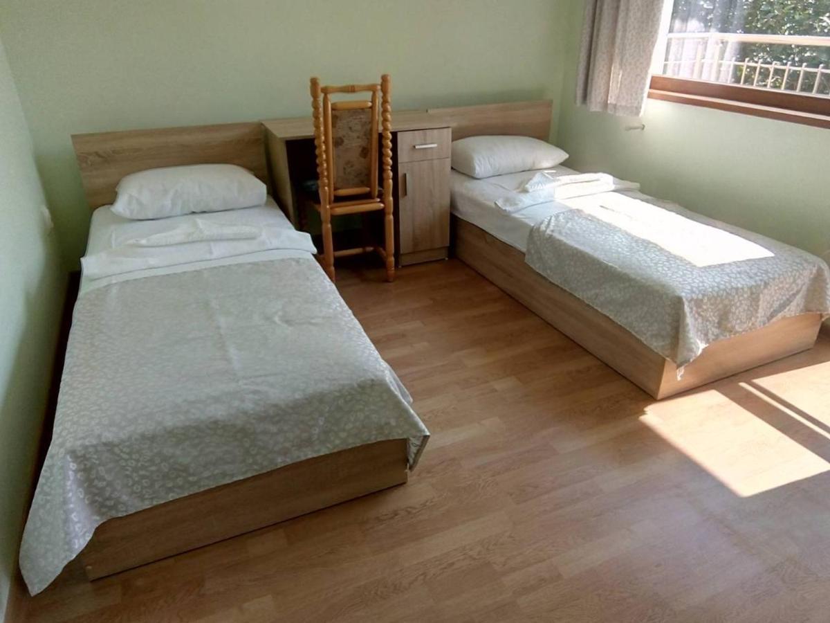 Alfa Guest Rooms With Parking Варна Экстерьер фото
